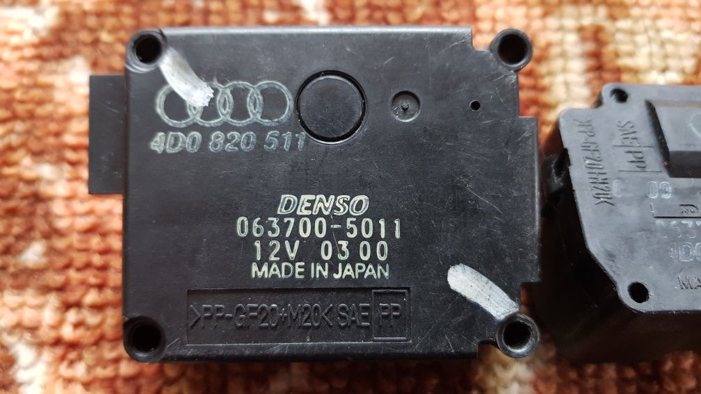 4D0820511A  Оригінальні електро моторчики заслонок пічки Audi A8D2.