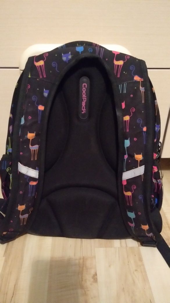 Plecak coolpack czarny w kolorowe koty