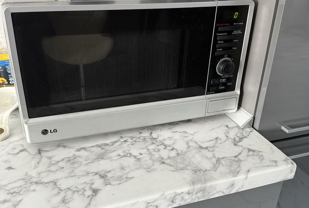 Мікрохвильова піч Panasonic NN-GD577M LG mh 6387bs