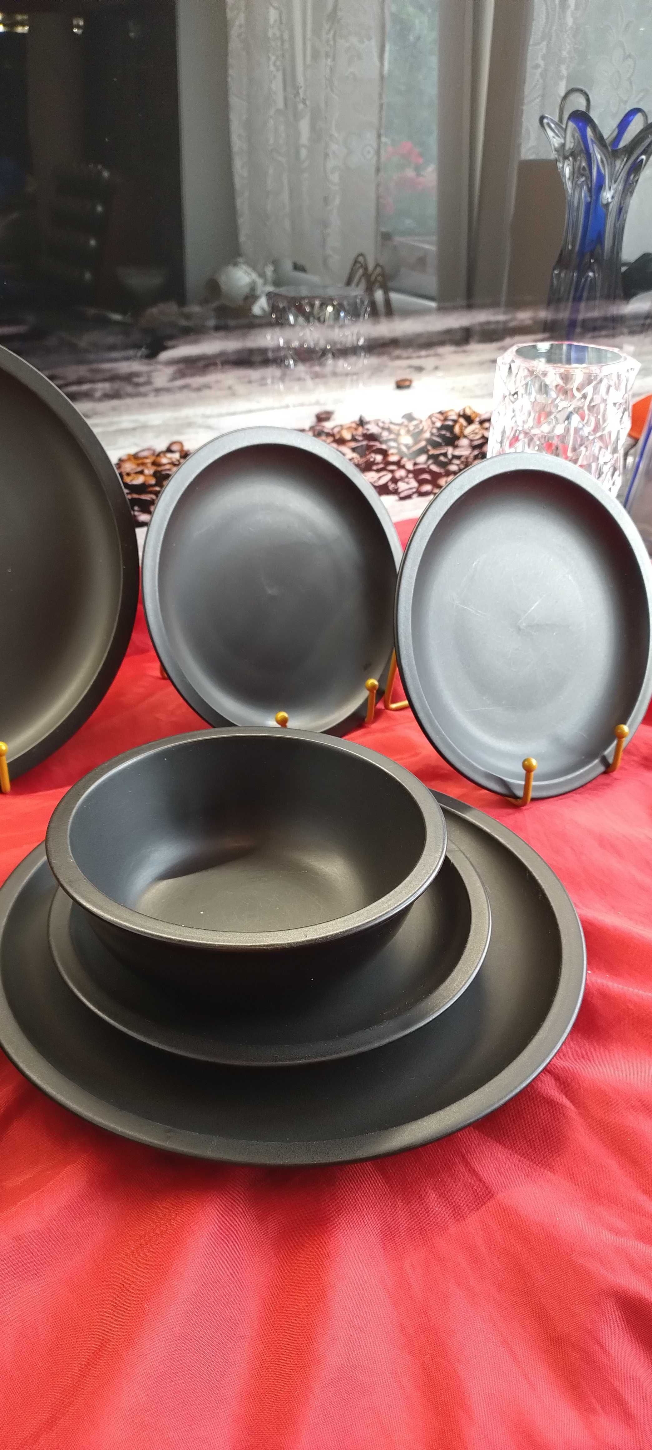 Wyjątkowy zestaw ceramiczny - Czarny elegancja dla Twojego stołu!