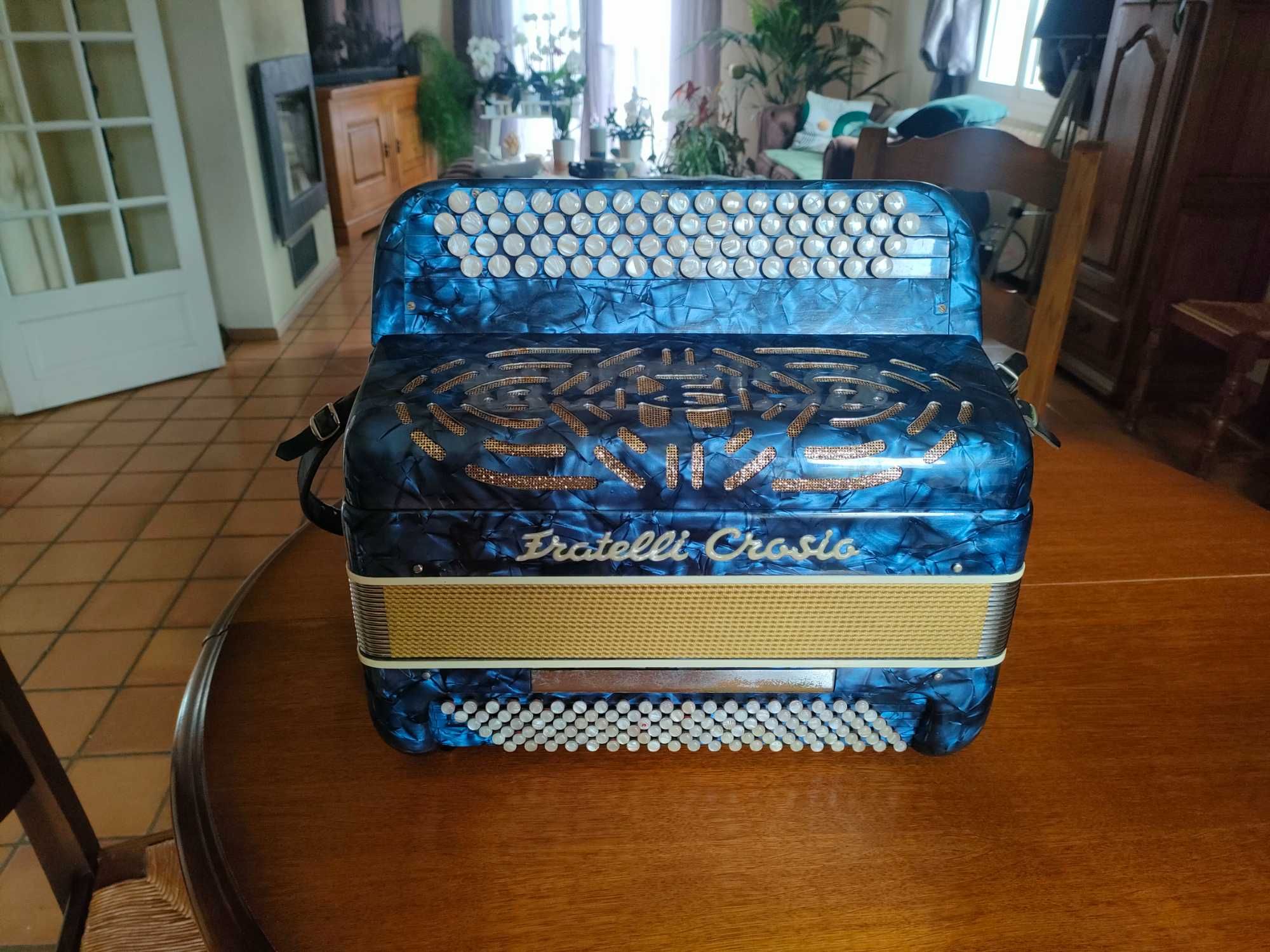 Vendo acordeão fratellicrosio