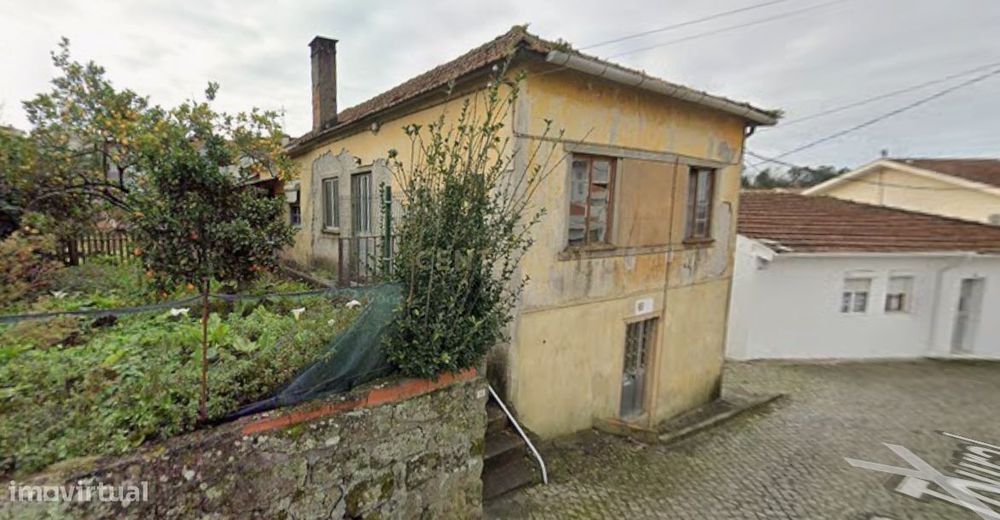 Moradia Para Renovar T3 com Projeto Aprovado | Piscina e Jardim – Rua