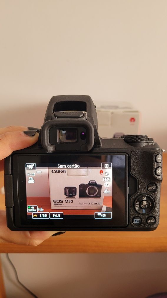 Câmara Canon M50
