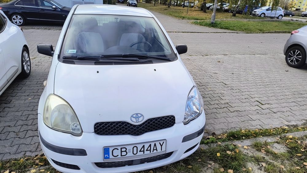 Toyota Yaris I z kratką