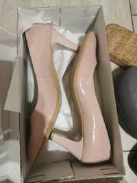 Buty na obcasie r. 39