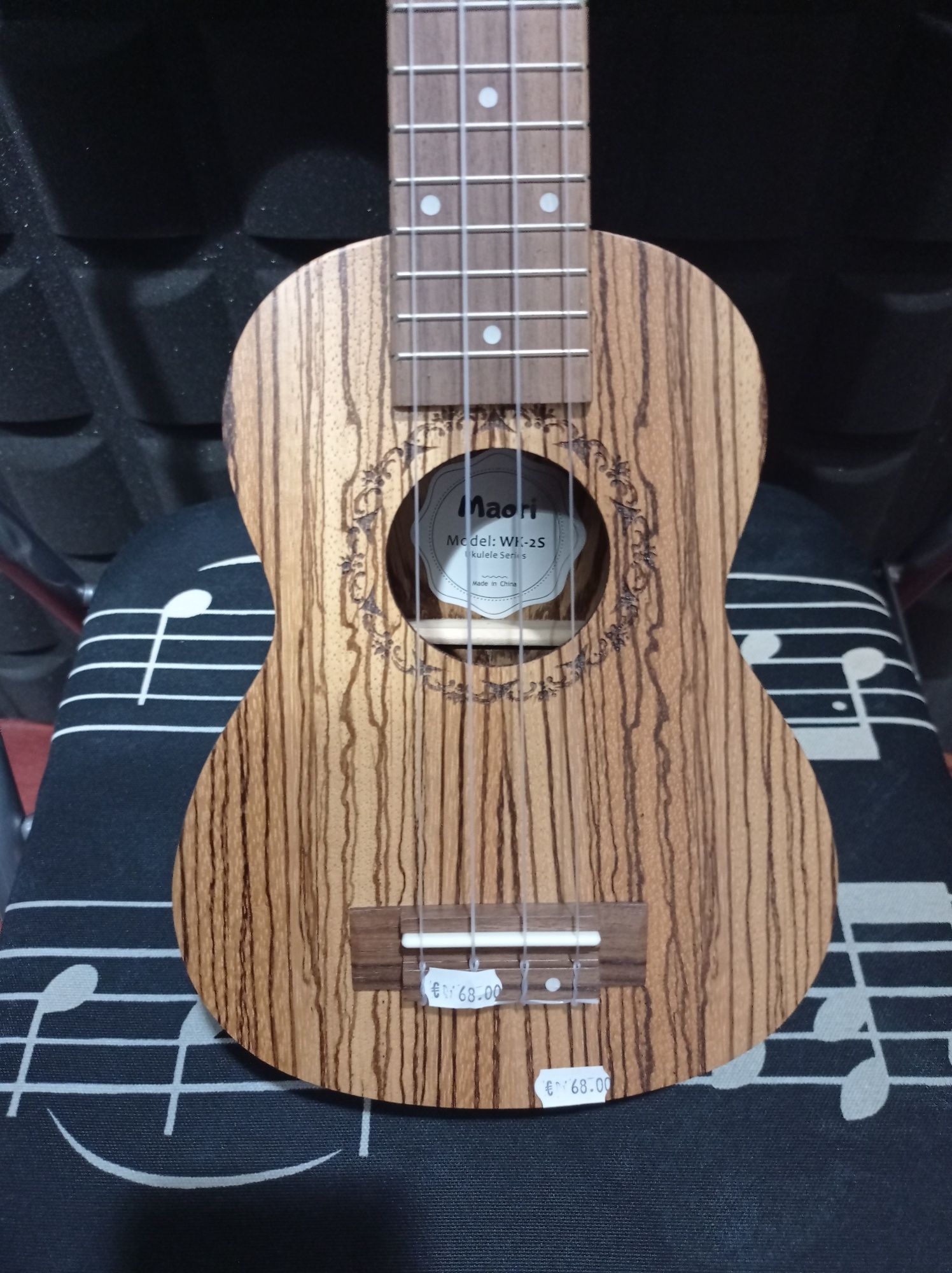 Ukulele soprano novo