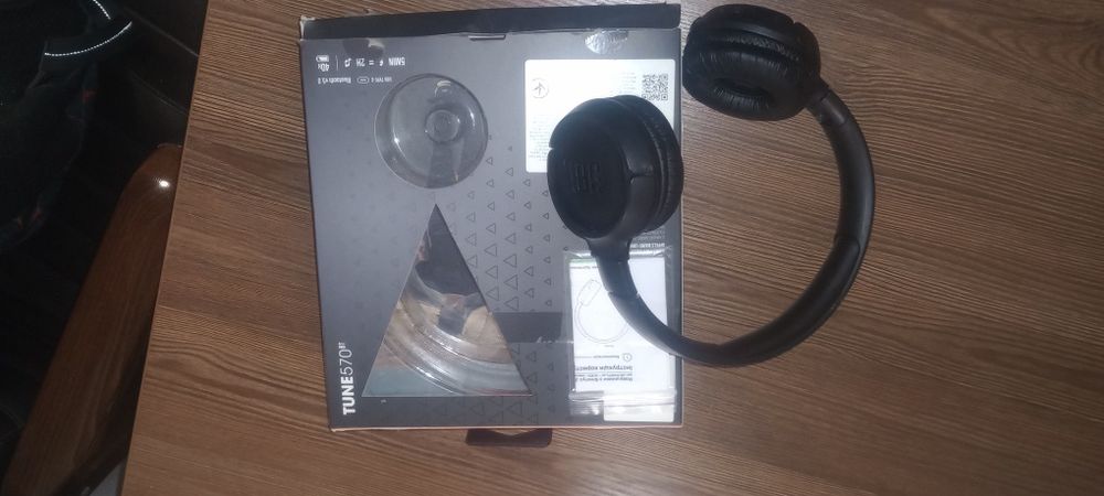 Навувшники JBL TUNE 570 BT