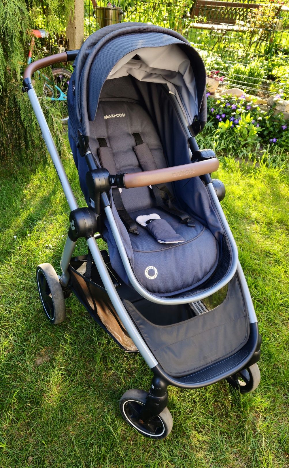 Maxi Cosi wózek Zelia 2w1 Essential spacerówka + gondola + akcesoria