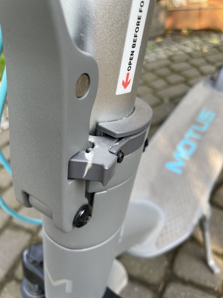 Hulajnoga elektryczna motus na gwarancji.