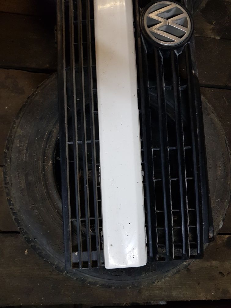 Grill VW transporter T4 1.9d 1993