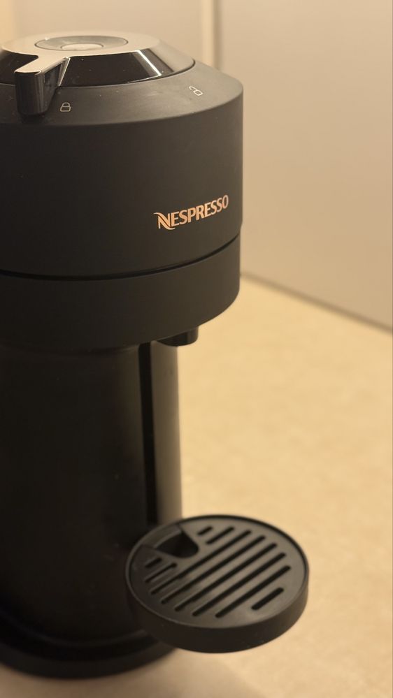 Ekspres do kawy cisnieniowy Nespresso Vertuo Next