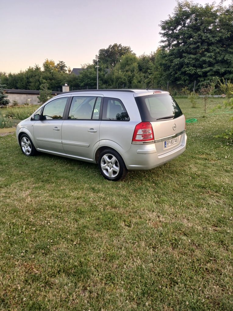 Opel Zafira B 1.9cdti 120km 7 osobowa. 2008rok