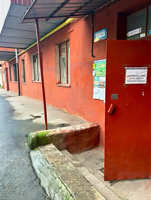 Продаж комерційного приміщення на вул. Кам’янецька 84, площа 72.1 кв.м