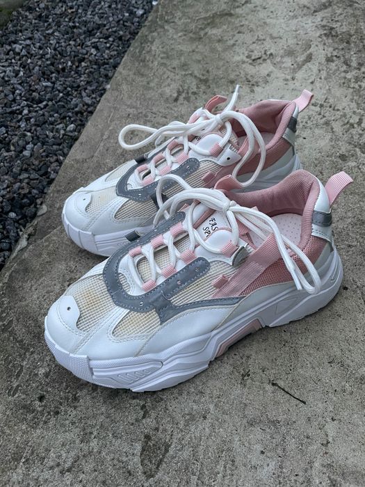 Кросівки літні, жіночі