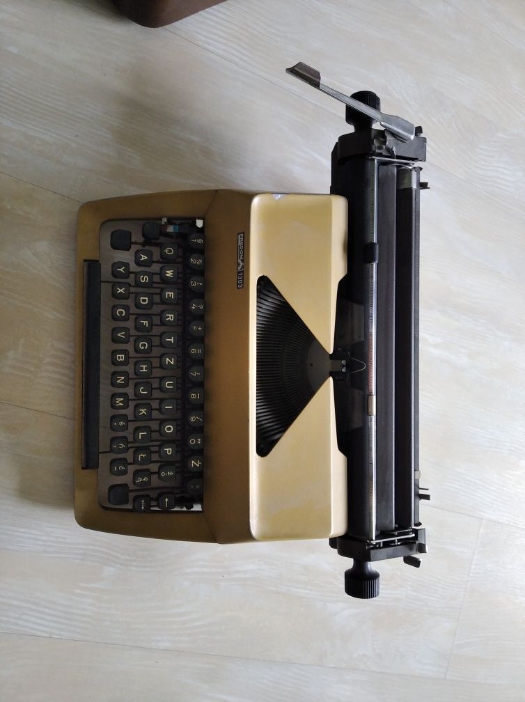 Maszyna Łucznik do pisania czynna