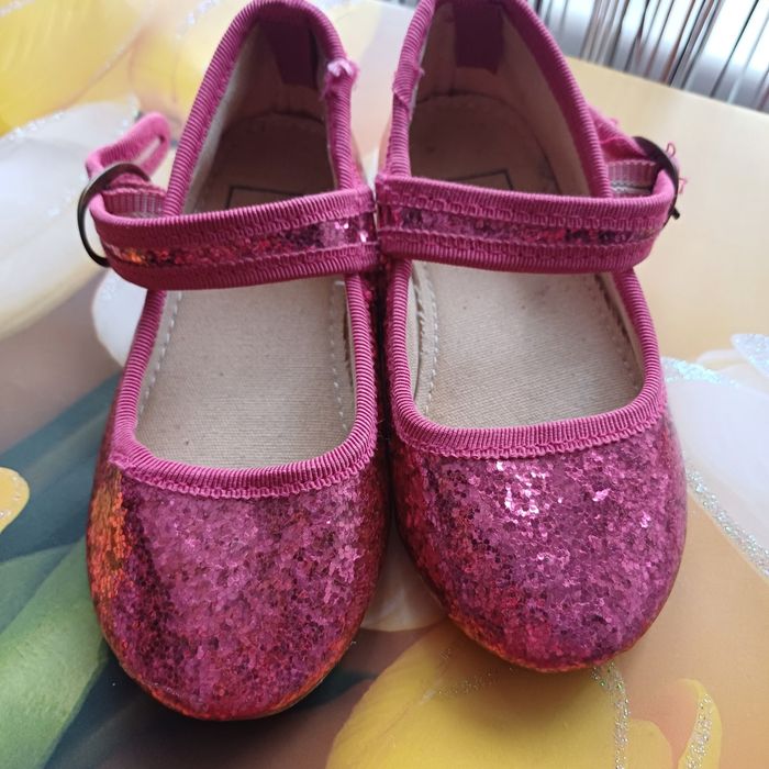 Туфельки для дівчинки