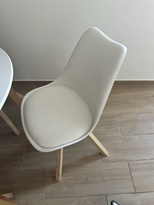 Mesa com 4 cadeiras