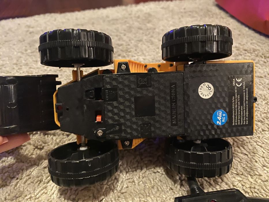 Escavadora telecomandada eletrica