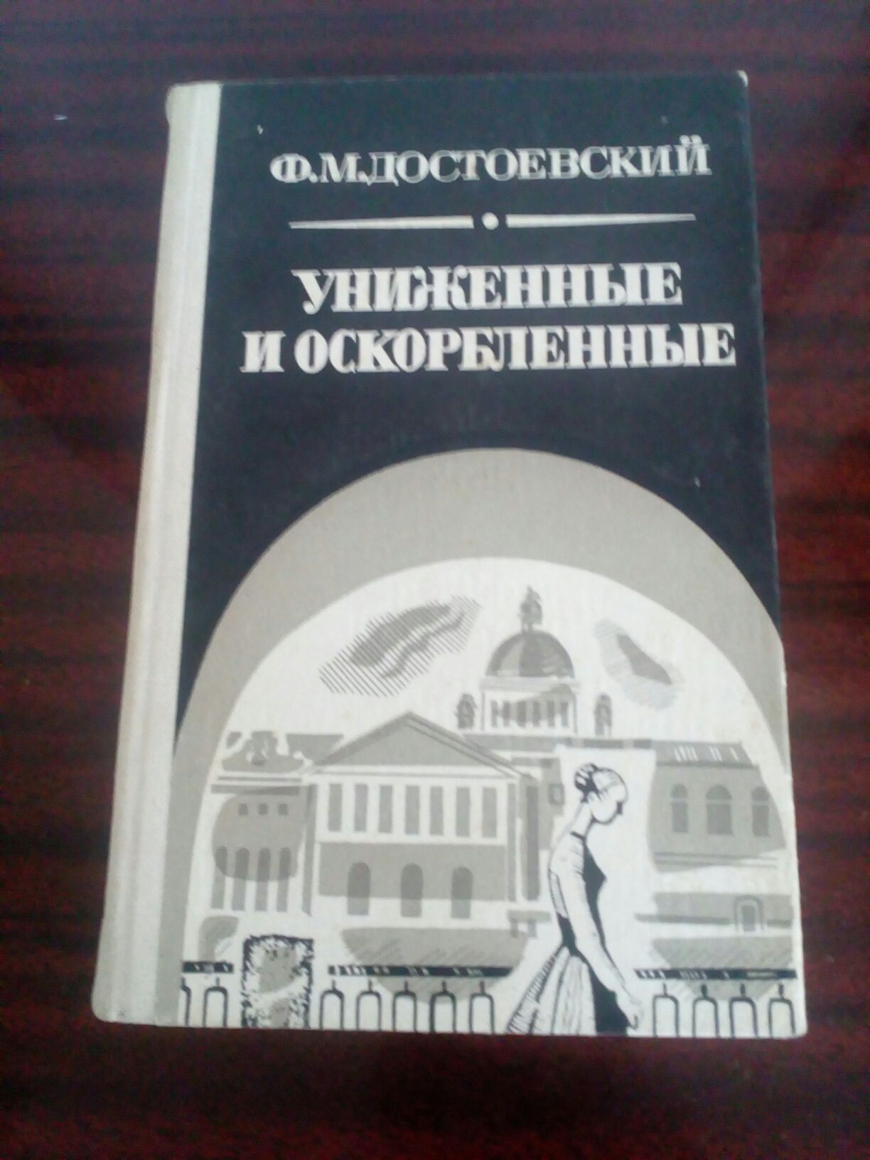 Книги. Лермонтов. Тургенев. Толстой. Достоєвський.