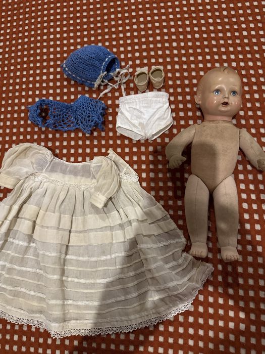 Boneca antiga em celulóide e pano – Europa, década de 1940 – 28 cm