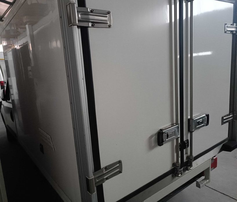 Fiat Doblo com caixa de frio para 3 europaletes