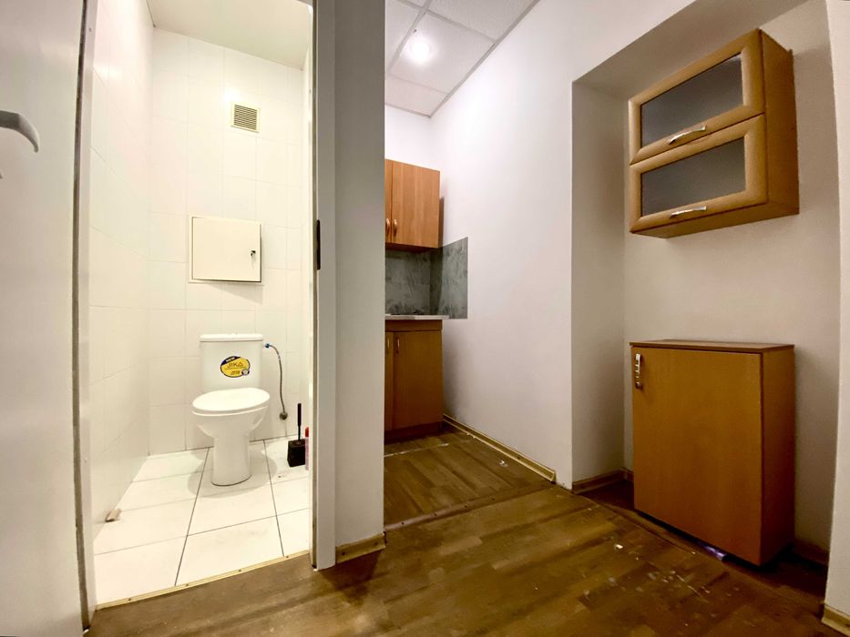 Комерційне дворівневе приміщення в центрі міста (вул. Перемоги).