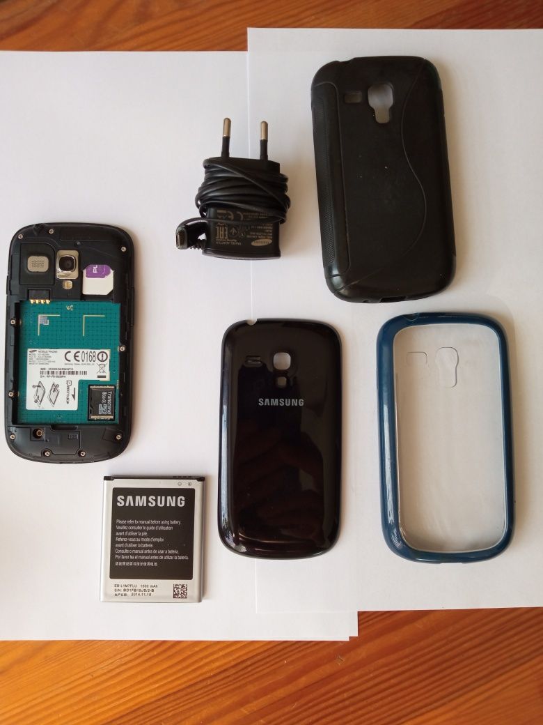 Samsung GT+ etui stan bdb bez rys