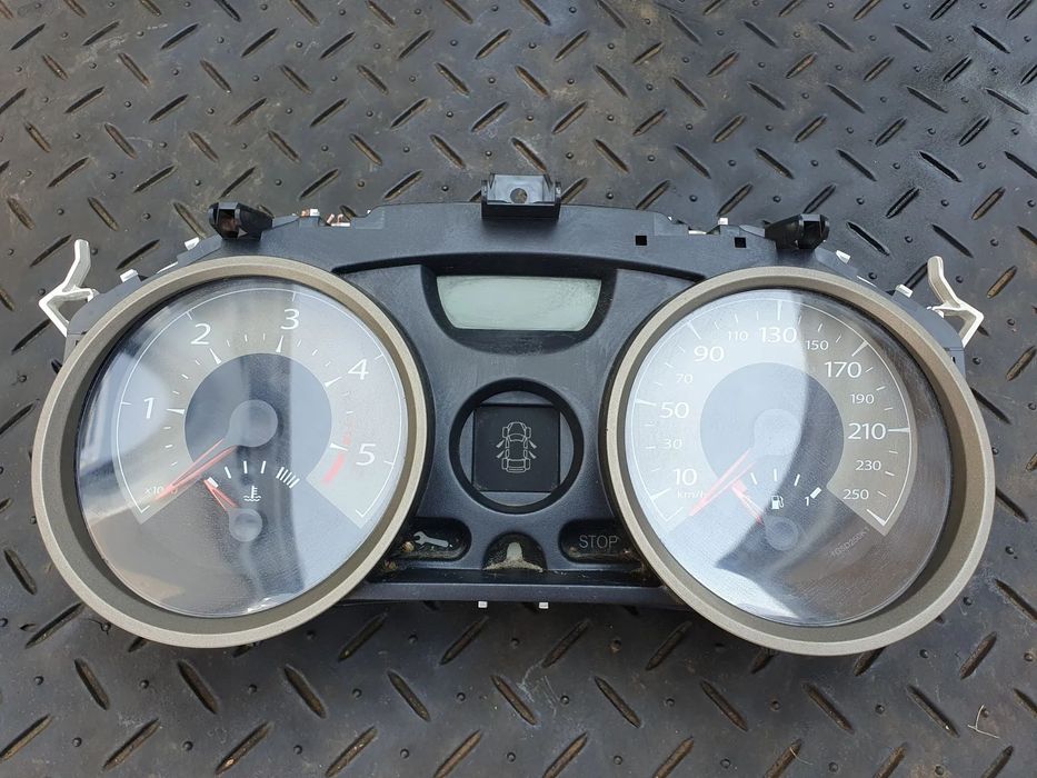 Licznik Obrotomierz Renault Megane 2 8200720308 L