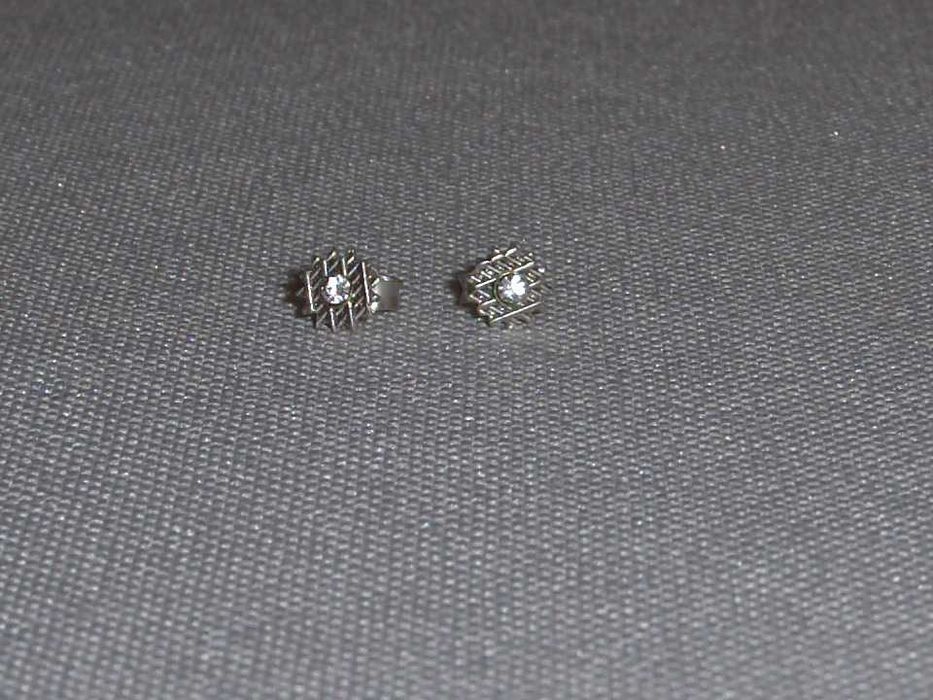 W.Kruk Srebrne kolczyki dziecięce Kwiatki