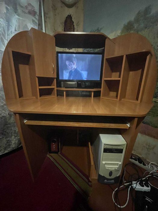 Комп'ютерний стіл кутовий