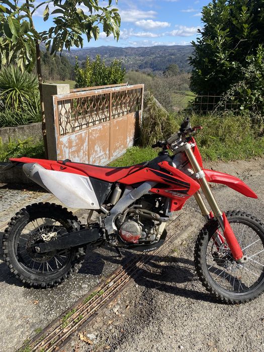 CRF 250 X.