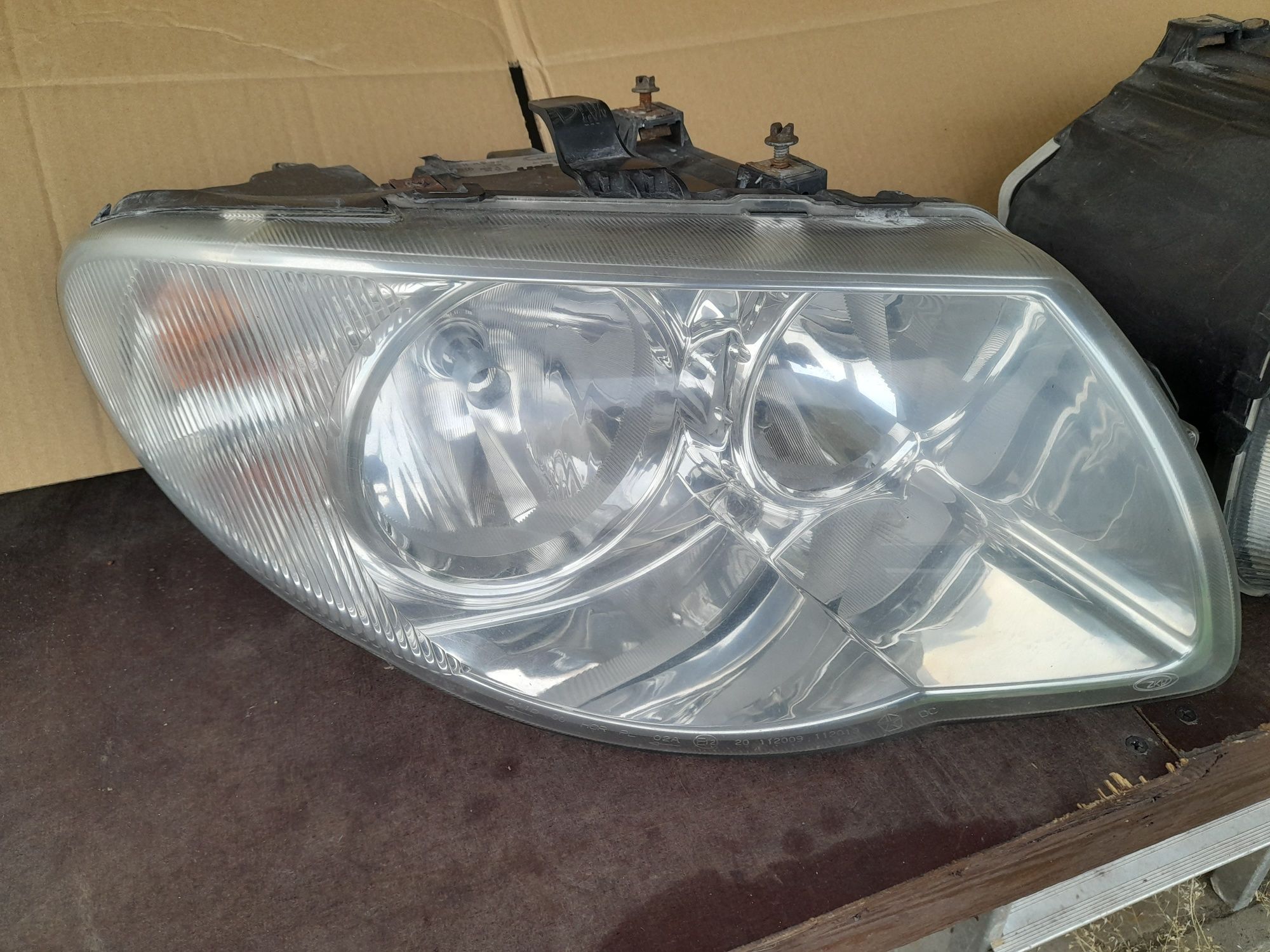 Lampy przód Chrysler Grand Voyager