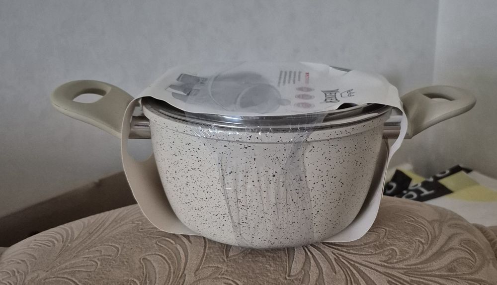 Сковородки, кастрюли