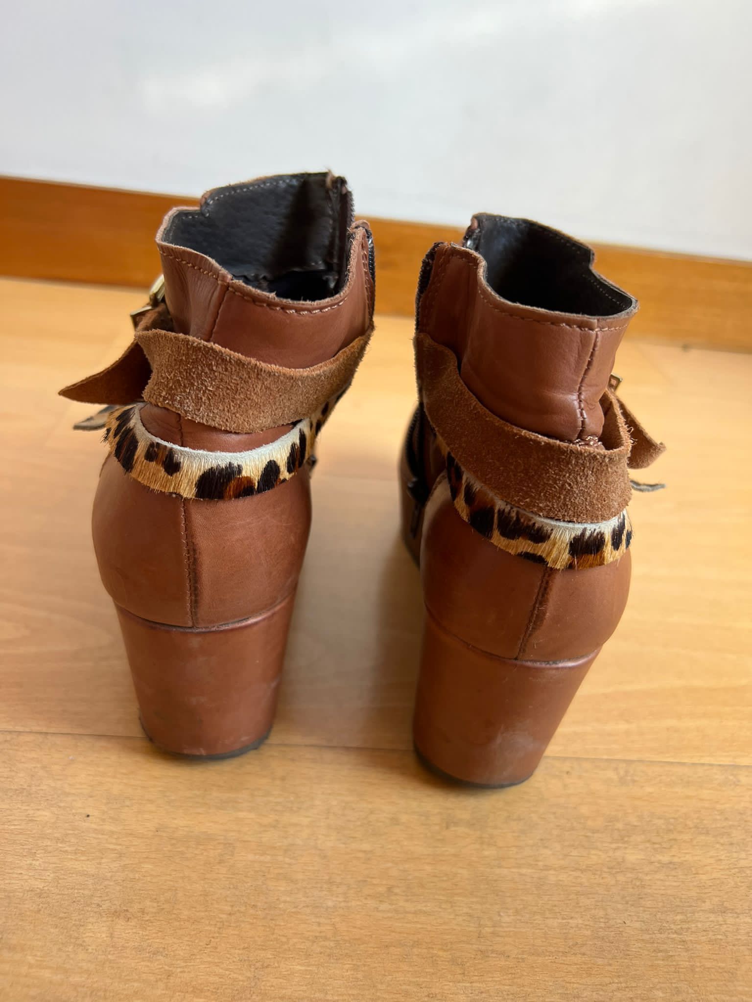 Botas camel de cunha