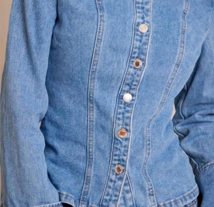 Жіноча джинсова рубашка Prettylittlething 
нова, з біркою. 
плечg