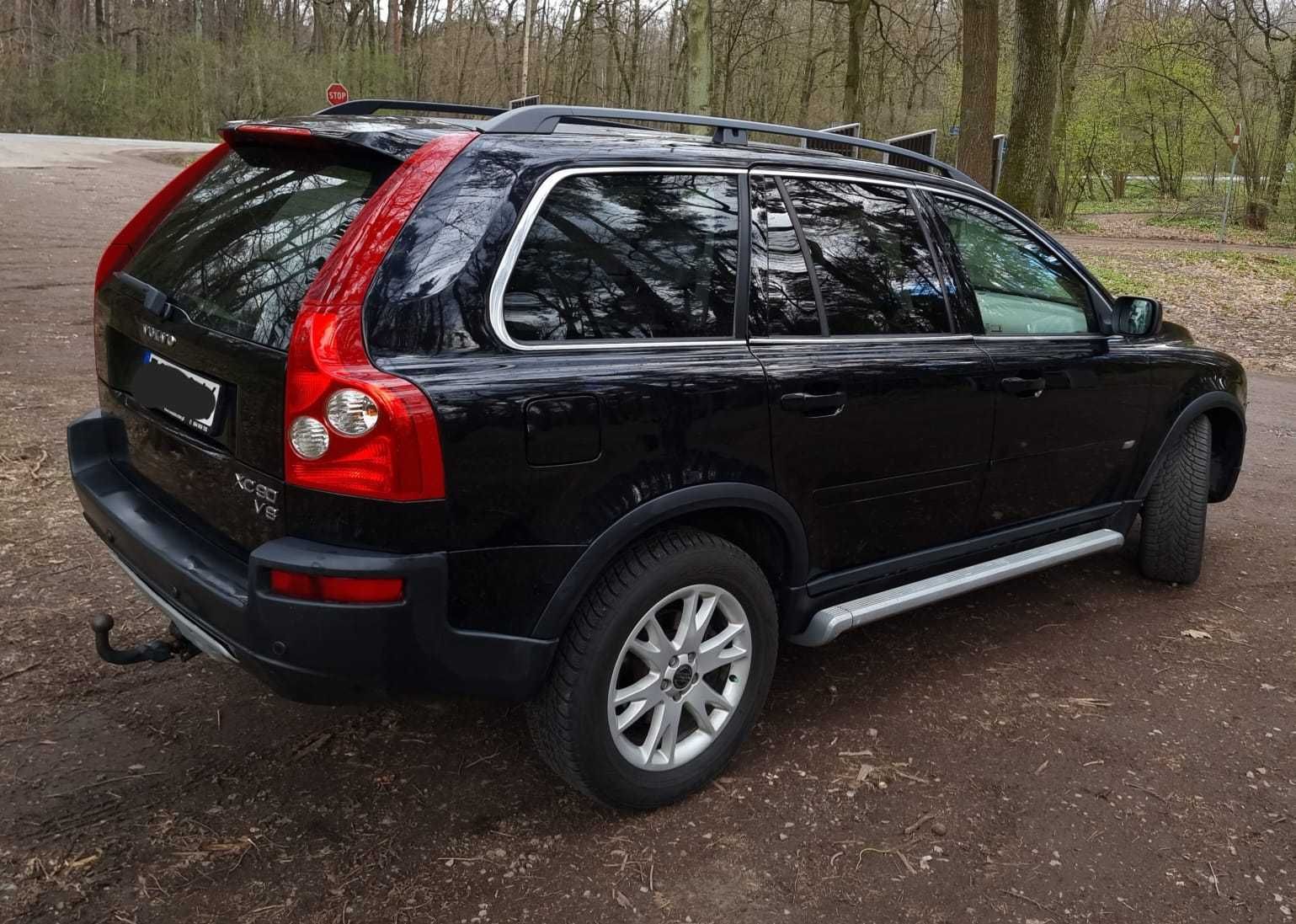 Volvo XC90. 4.4 V8