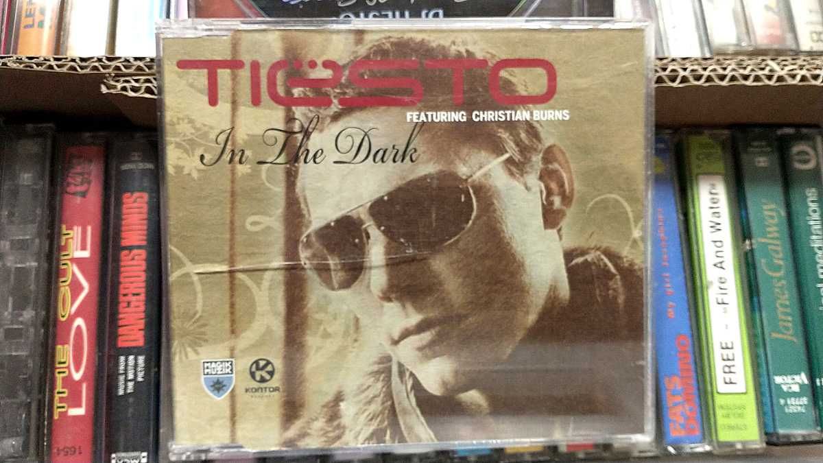 CD Tiësto Featuring Christian Burns – In The Dark dst+