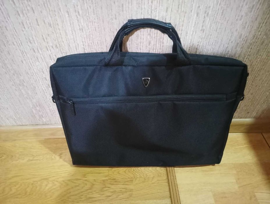 Продам сумку к ноутбуку 17 дюймов. Качественная. В идеале!