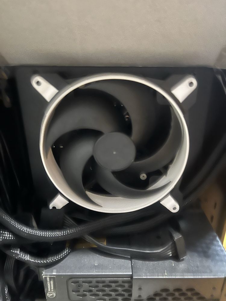 Топ вентиляторы 140 mm Arctic P14 PWM PST Bionix / Deepcool Trinity