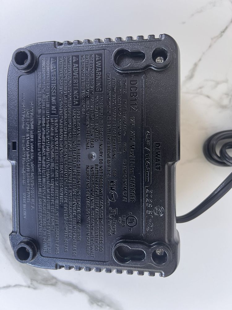 Зарядное Dewalt DCB112 220V 2A