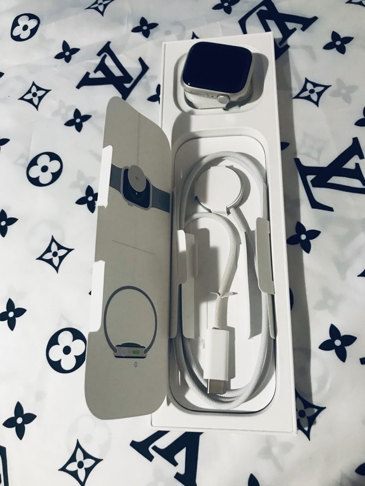 Смарт часы Apple Watch 9 41 mm состояние нового