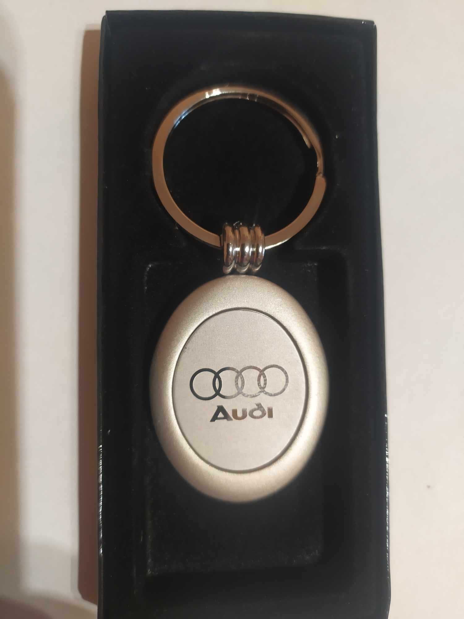 Breloczek z logo AUDI