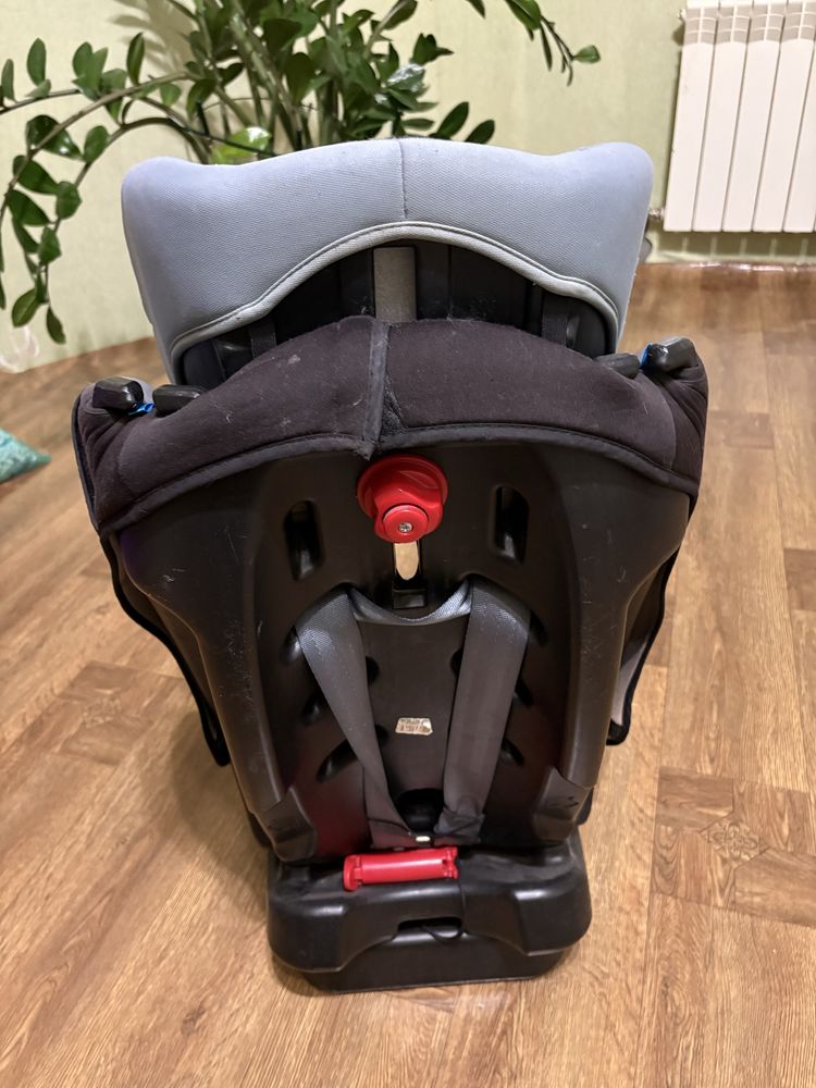 Дитяче авто крісло CARETERO