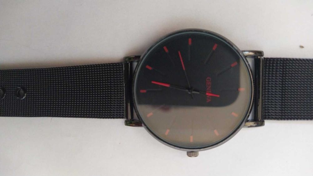 Креативний, недорогий годинник, з договірною ціною.