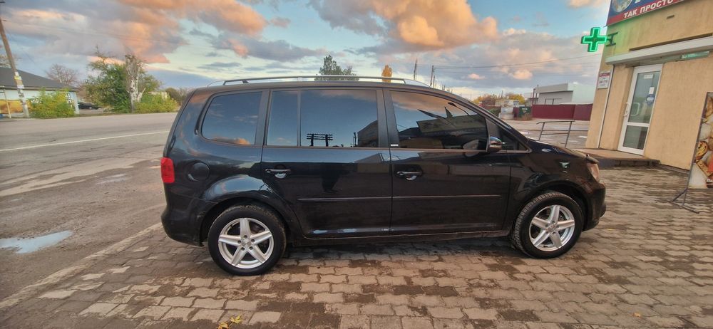 VW Touran 2011 год