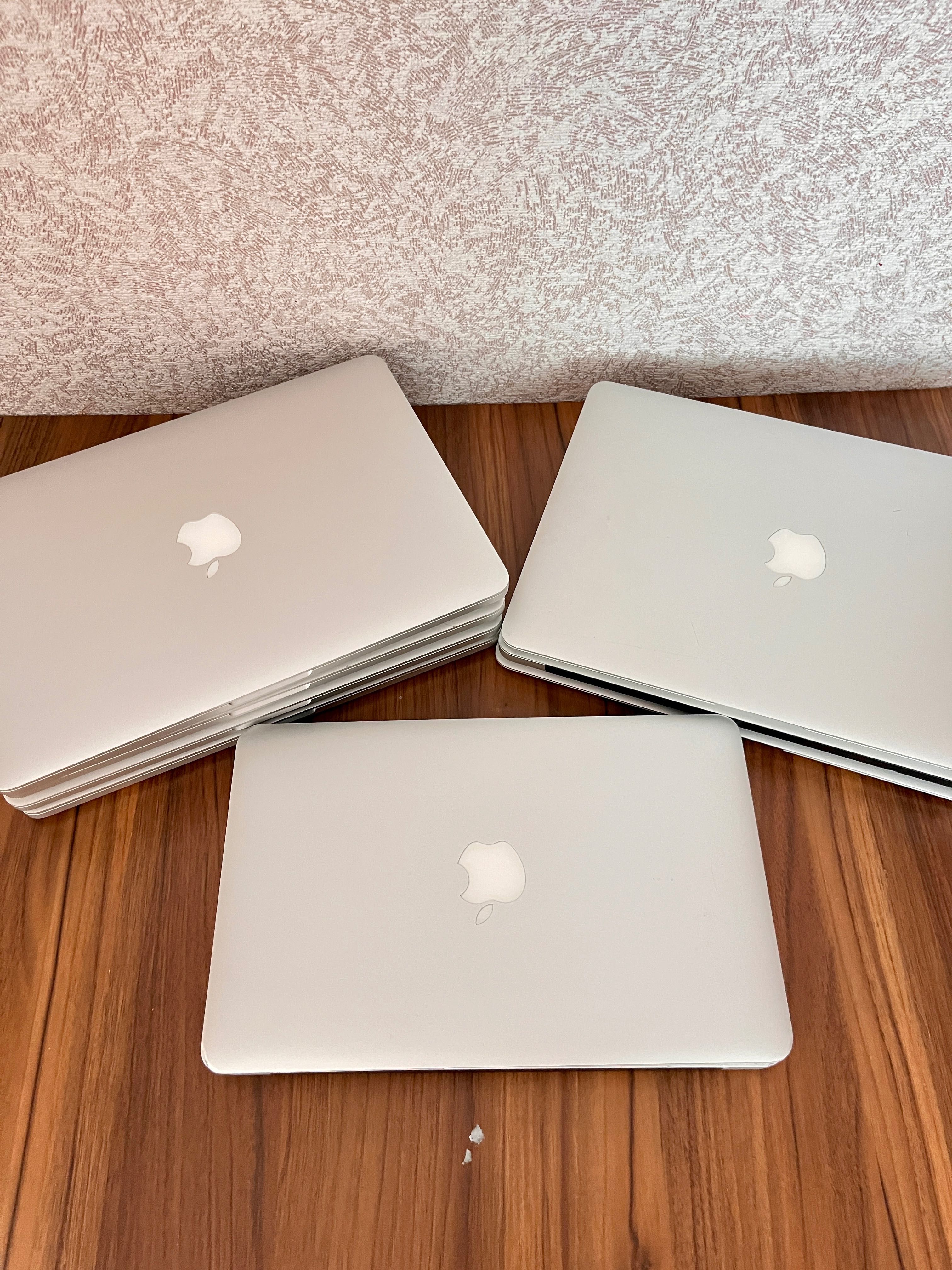 Лот 9 MacBook — від 11” Air до 13” Pro