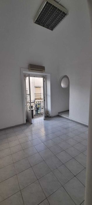 Escritório para arrendamento – Rua Serpa Pinto, nº 53 (1º Frente)