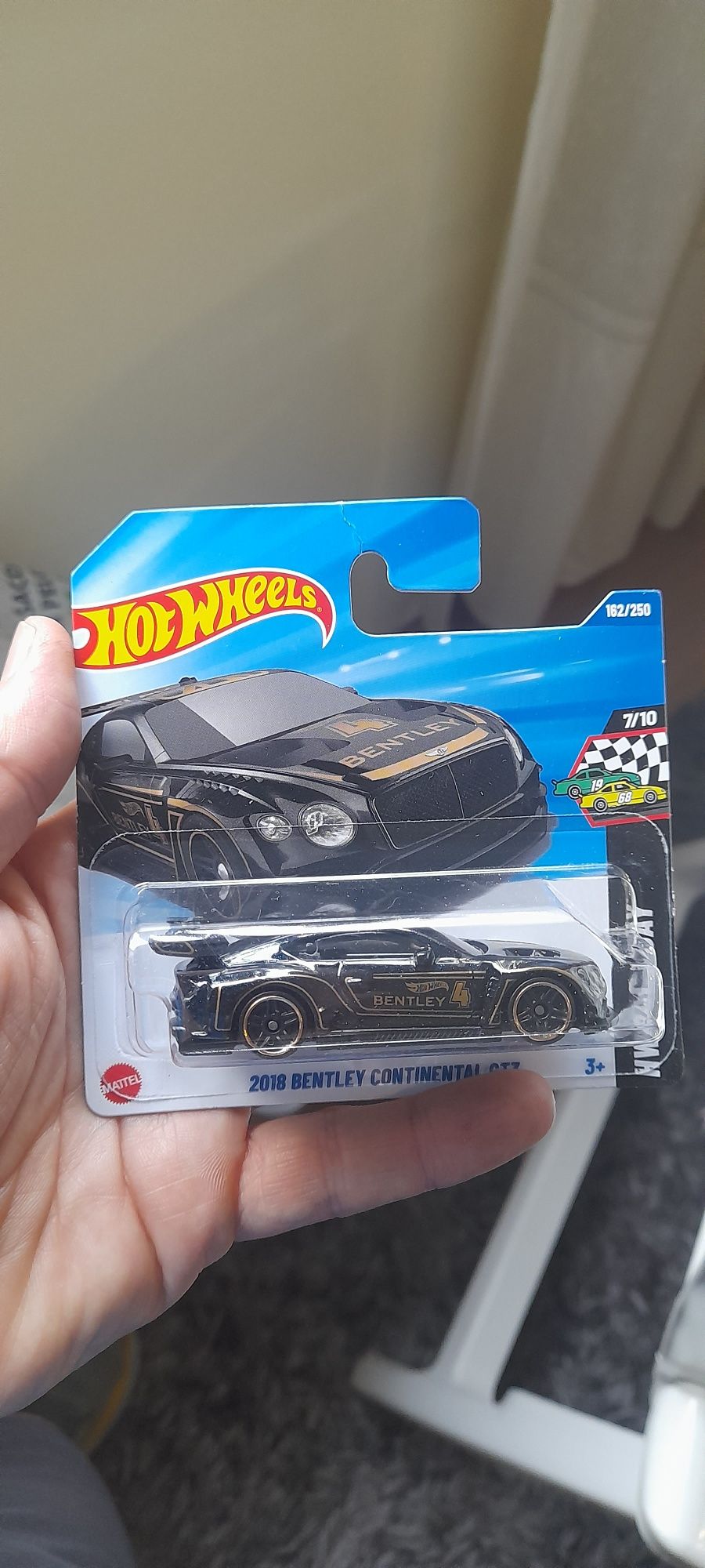 Miniaturas hotwheels e Pop Race