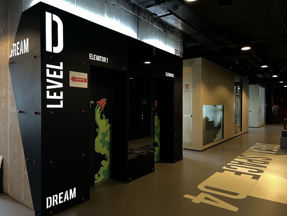 Оренда 3-ьох поверхів офісу , Солом’янський (м.Берестейська)