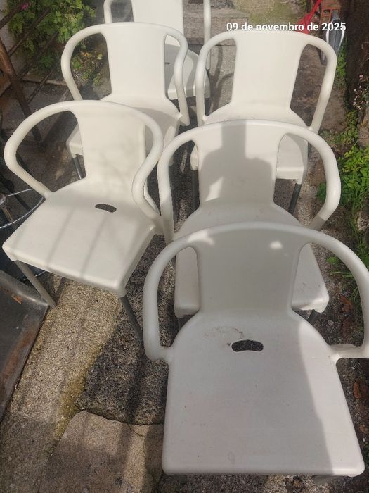 Cadeiras alumínio e plástico